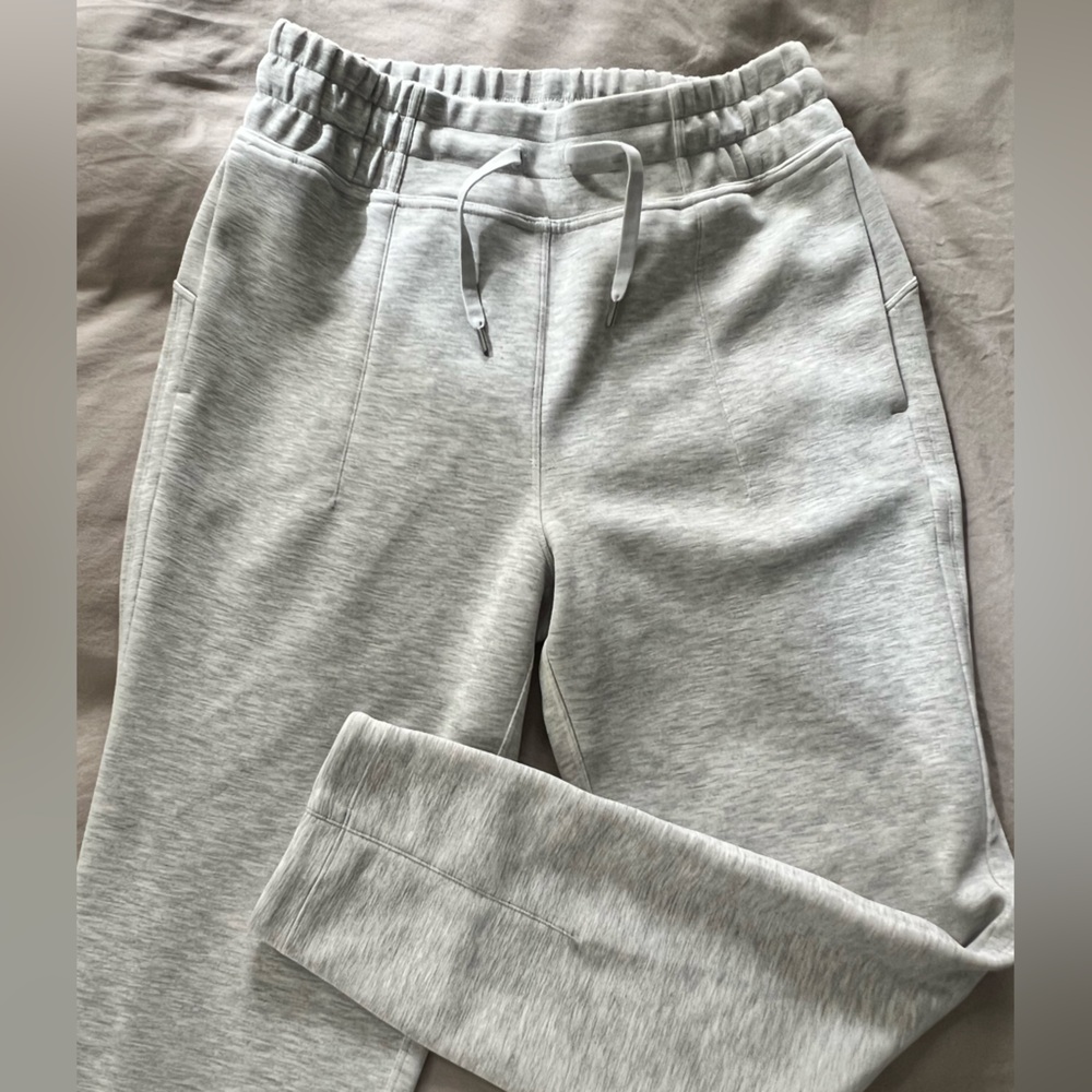 Lululemon cropped sweatpants